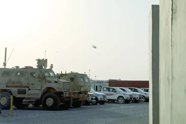 عربات تابعة للجيش الأميركي في قاعدة «حرير» قرب مطار أربيل (الجيش الأميركي)