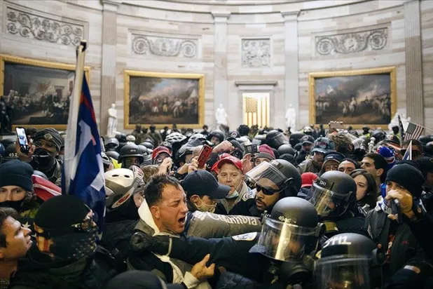 ABD’li milli yüzücüye Kongre binası baskınına katıldığı için 6 ay ev hapsi verildi