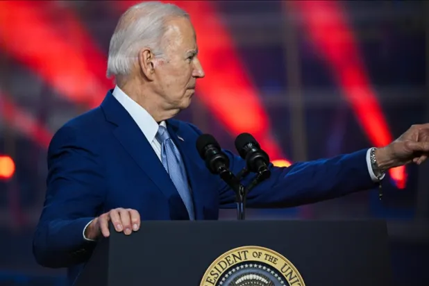 ABD'de Biden'ın koruma aracına çarpan otomobil paniğe yol açtı