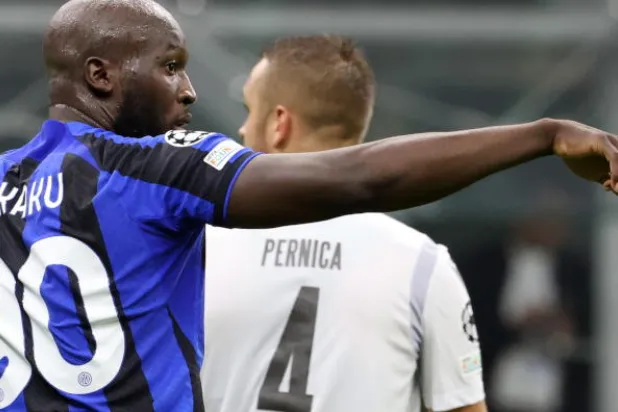 لوكاكو قال إنه يفكر في إنهاء مسيرته مع فريق طفولته أندرلخت (إ.ب.أ)