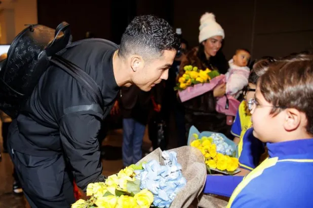 كريستيانو رونالدو لحظة وصوله إلى الرياض (المركز الإعلامي بنادي النصر)