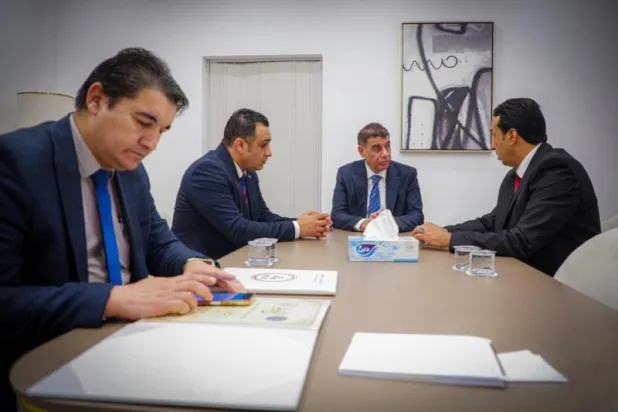 علي القطراني يناقش موضوع الانتخابات البلدية مع رئيس اللجنة المركزية في شرق ليبيا (حكومة الاستقرار)