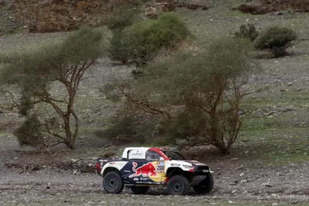 
 العطیه موفق شد از سوراخ‌های روی لاستیک های رقبای خود بهره برداری کند (رویترز)