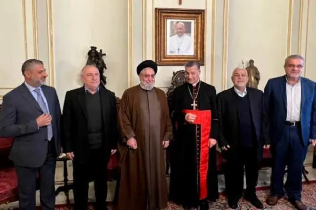 Lübnan Maruni Patriği Mar Beşara Butrus er-Rai, İbrahim Emin Seyyid başkanlığındaki heyeti kabul etti. (NNA)