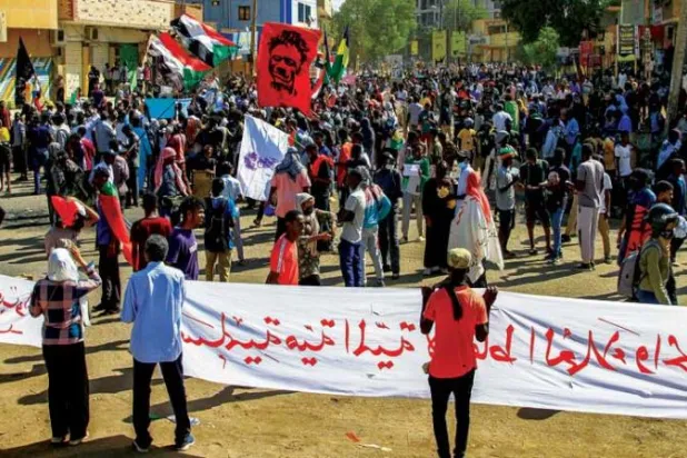 جانب من احتجاجات الخرطوم في ذكرى إسقاط نظام الرئيس المعزول عمر البشير 19 ديسمبر (أ.ف.ب)