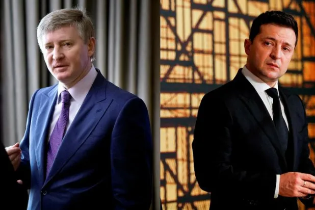 الرئيس الأوكراني فولوديمير زيلينسكي (يمين) وأغنى أغنياء أوكرانيا رينات أحمدوف (إ.ب.أ - أ.ف.ب)