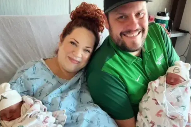 Yaklaşık 2,3 kilogram ağırlığında doğan çocukların sağlık durumunun iyi olduğu açıklandı (Kali Jo Scott)

