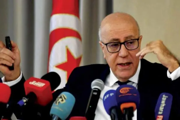 محافظ البنك المركزي التونسي مروان العباسي في مؤتمر صحافي أمس (أ.ف.ب)