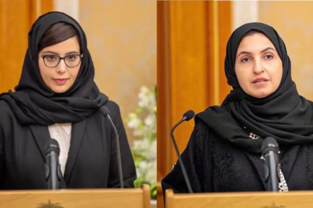 Büyükelçiler Nesrin eş-Şebl ve Hayfa el-Cedi, Suudi Arabistan Kralı Selman bin Abdulaziz’in önünde yemin ediyor (SPA) 