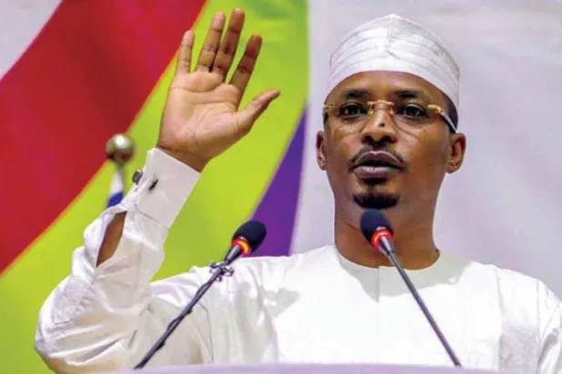 محمد إدريس ديبي يؤدي القسم رئيساً انتقالياً لتشاد (أ.ف.ب)