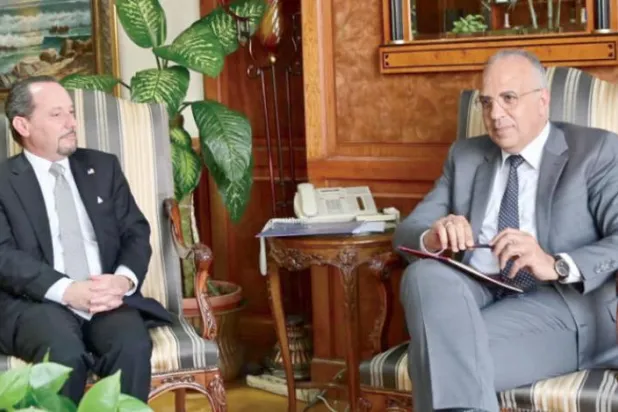 Mısır Su Kaynakları ve Sulama Bakanı Suveylem, Kahire’de ABD Maslahatgüzarı Rubinstein ile bir araya geldi. (Su Kaynakları Bakanlığı)