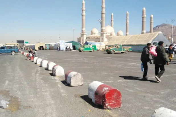 حوثيون يقيمون مخيماً وسط ميدان السبعين بصنعاء لإحياء ذكرى قتلاهم (الشرق الأوسط)