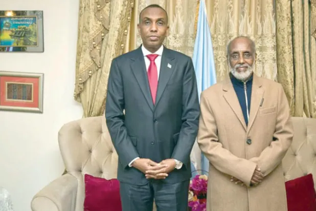 رئيس الحكومة الصومالية يزور الرئيس الصومالي الأسبق عبد القاسم صلاد بمقره في القاهرة (وكالة الصومال الرسمية)