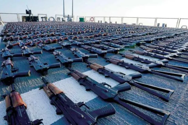 أكثر من ألفي بندقية كلاشينكوف ضُبطت على السفينة (البحرية الأميركية)