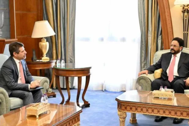 PLC member Sultan al-Arada meets with the US ambassador to Yemen, Steven Fagin, in Riyadh (Saba News Agency)