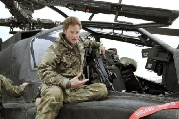 الأمير البريطاني هاري خلال مشاركته في الحرب بأفغانستان (رويترز)