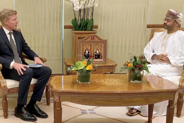 غروندبرغ مجتمعاً مع وزير الخارجية العماني في مسقط (حساب المبعوث الأممي في تويتر)