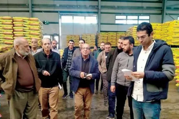 مسؤولون مصريون يتابعون الإفراج عن بعض السلع بالموانئ (الصفحة الرسمية لمجلس الوزراء على فيسبوك)