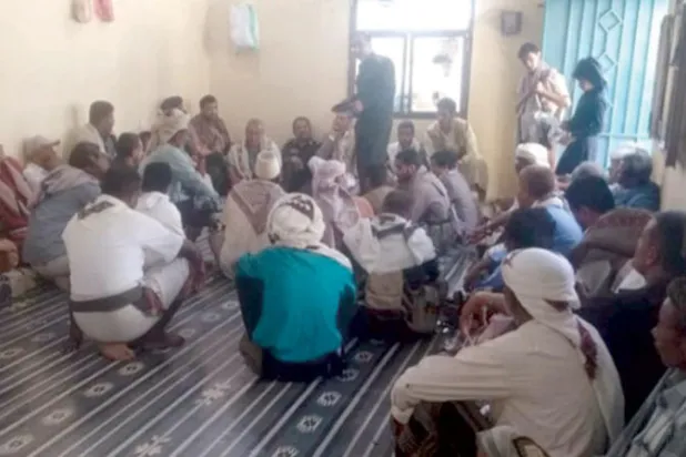 مسؤولو قرى في مديرية المراوعة بمحافظة الحديدة اليمنية يتلقون أفكاراً طائفية (إعلام حوثي)