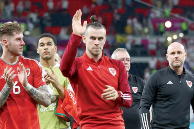 بيل قاد ويلز إلى التأهل إلى 3 من آخر 4 بطولات كبرى لأول مرة منذ 48 عاماً قبل أن يودع الملاعب (رويترز)