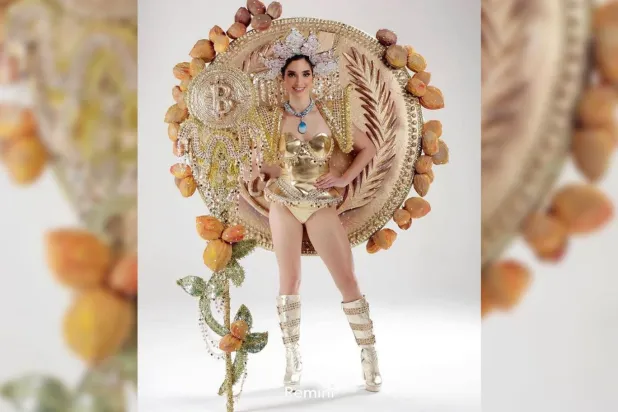 El Salvador Devlet Başkanı Nayib Bukele'nin kostüm seçiminde parmağı olup olmadığı bilinmiyor (Instagram/Alejandra Guajardo)

