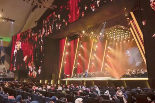 Abdulmecid Abdullah şarkılarını, Muhammed Abdu Arena’yı dolduran seyircilerle birlikte seslendirdi.  