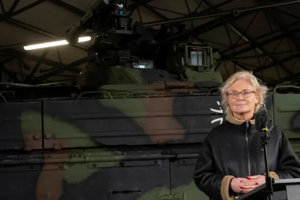 وزيرة الدفاع الألمانية كريستين لامبريشت (رويترز)