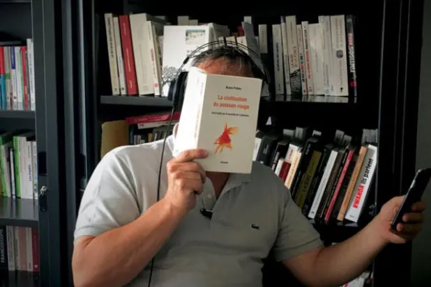 كشفت دراسة فرنسية عن تقلص الوقت المخصص للقراءة مقابل اتساع المساحة المخصصة لوسائل التواصل الاجتماعي والإصدارات الإلكترونية