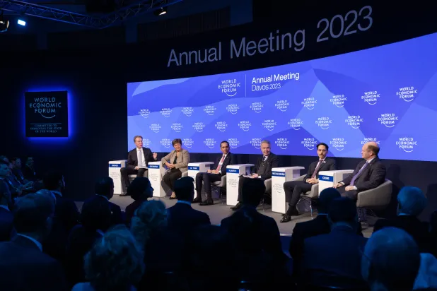 الأمير فيصل بن فرحان وزير الخارجية السعودي خلال مشاركته في دافوس (المنتدى الاقتصادي العالمي)