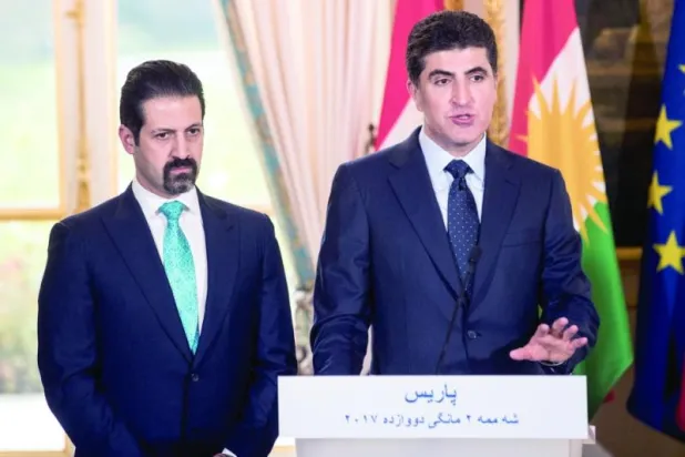 رئيس إقليم كردستان نيجيرفان بارزاني ونائب رئيس وزراء الإقليم قوباد طالباني خلال مؤتمر صحافي (رويترز)