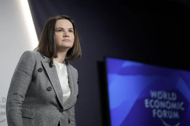 المعارضة البيلاروسية سفيتلانا تيخانوفسكايا (أ.ب)