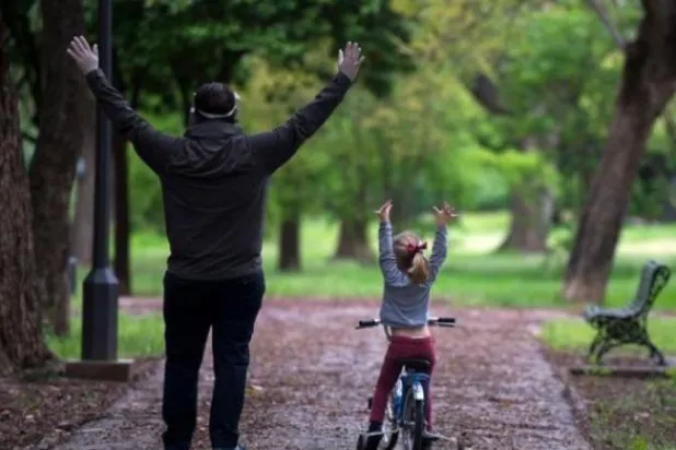 الدراسة نصحت بالخروج إلى الطبيعة ثلاث إلى أربع مرات في الأسبوع (أ.ف.ب)