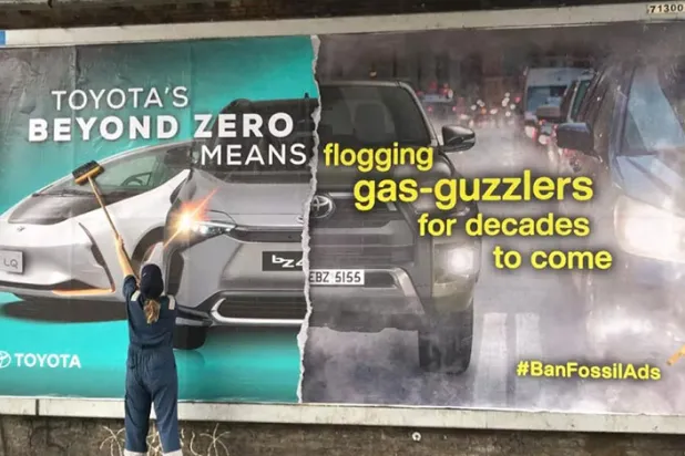 Aktivistler Avrupa kentlerinde reklam panolarına kendi afişlerini yapıştırdı (Brandalism)