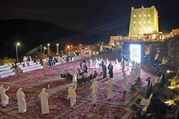 Gimem Uluslararası Dağ Gösteri Sanatları Festivali ilk kez geçen yılın Kasım ayında geleneksel kültürü kutlamak için yerel bir versiyonla düzenlenmişti.