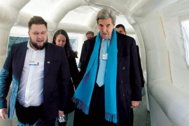 جون كيري عند وصوله إلى «دافوس» (رويترز)