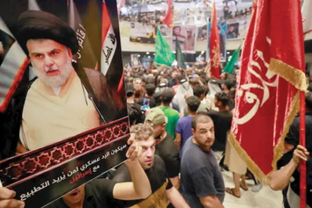Bağdat’ın merkezindeki bir protesto gösterisinde Sadr Hareketi yandaşları (AFP)