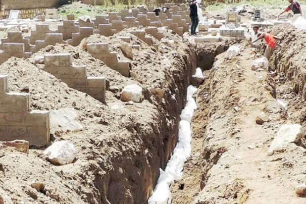 قبر جماعي لمتوفين يمنيين يزعم الانقلابيون أنهم مجهولو الهوية (إعلام حوثي)