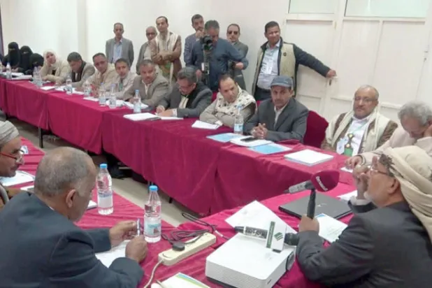 شقيق زعيم الانقلابيين في اليمن يرأس اجتماعاً لتغيير المناهج الدراسية (إعلام حوثي)