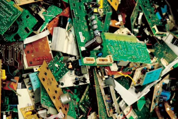 نفايات من مخلفات أجهزة إلكترونية (شاترستوك)