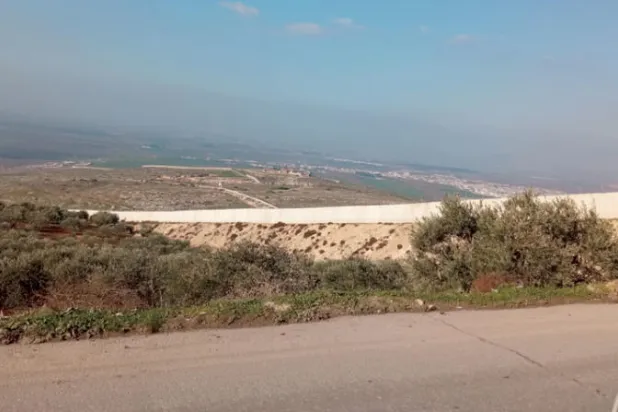 الجدار التركي الفاصل مع الحدود السورية شمال إدلب (الشرق الأوسط)