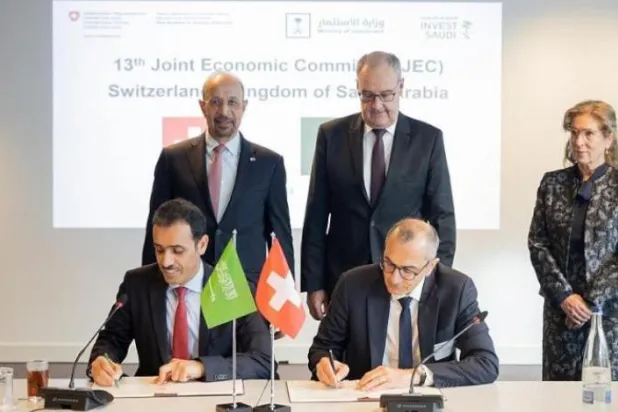 
 
بخشی از جلسات وزیر سرمایه گذاری سعودی در کمیته اقتصادی مشترک بین سعودی و سوئیس (واس)