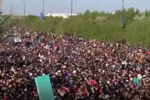 
تصویری از سرازیرشدن جمعیت به سمت ورزشگاه (خبرگزاری واع)
