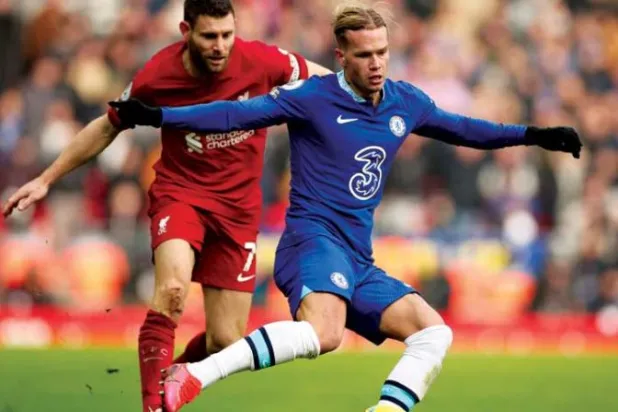 تعاقد تشيلسي مع المهاجم الأوكراني مودريك مقابل 83 مليون إسترليني أثار غضب رئيس الاتحاد الإسباني (رويترز)