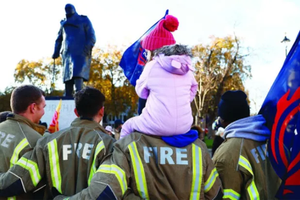 تشرتشل، صاحب التمثال في لندن، كان يقول «من شبّ على شيء شاب عليه» (رويترز)
