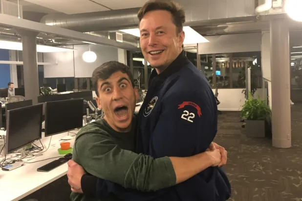 Elon Musk, 2022 FIFA Dünya Kupası Katar'da çocuklara verdiği sözü tuttu (Twitter/@Fidias0)

