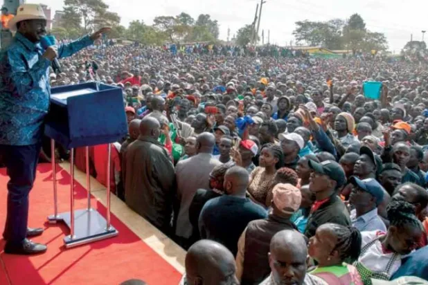 زعيم المعارضة الكينية رايلا أودينغا يخاطب حشداً من أنصاره (حسابه على «تويتر»)