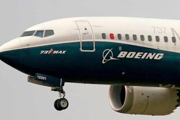 طائرة «بوينغ 737 ماكس» خلال تجربة اختبارية في عام 2020 (أ.ب)