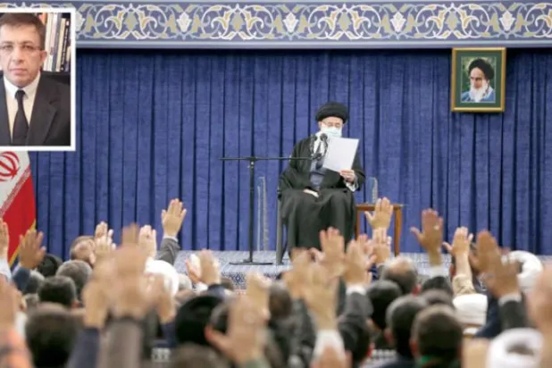 Iranian Supreme Leader Ali Khamenei meets a crowd of his supporters on January 9. Mahmoud Moradkhani in the framework (AFP/LinkedIn)