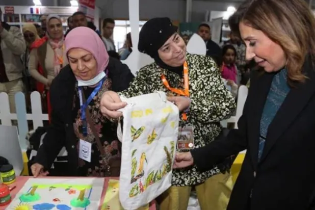 Mısır Kültür Bakanı Nevin Al-Kilani sergide
