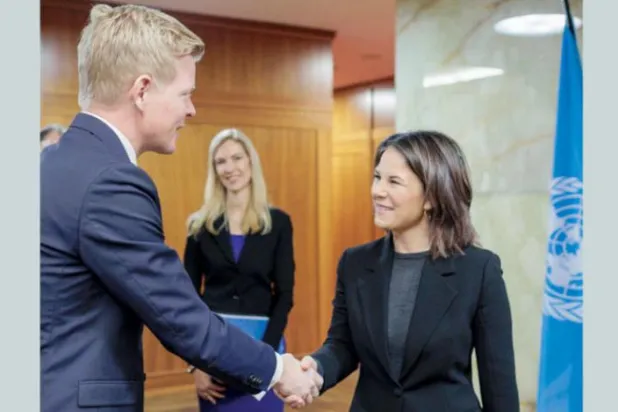 Birleşmiş Milletler Özel Temsilcisi Hans Grundberg, Almanya Dışişleri Bakanı Annalena Baerbock ile bir araya geldi. (Twitter)